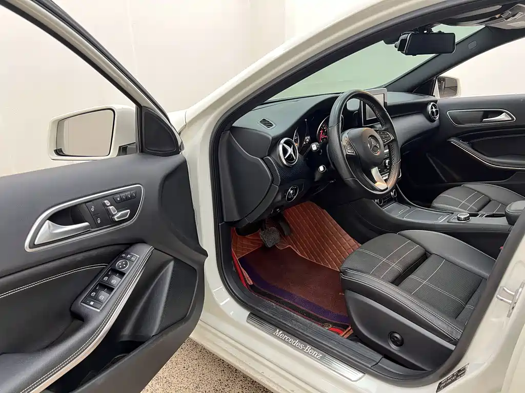 Mercedes-Benz A-Class 2017 — фото 13