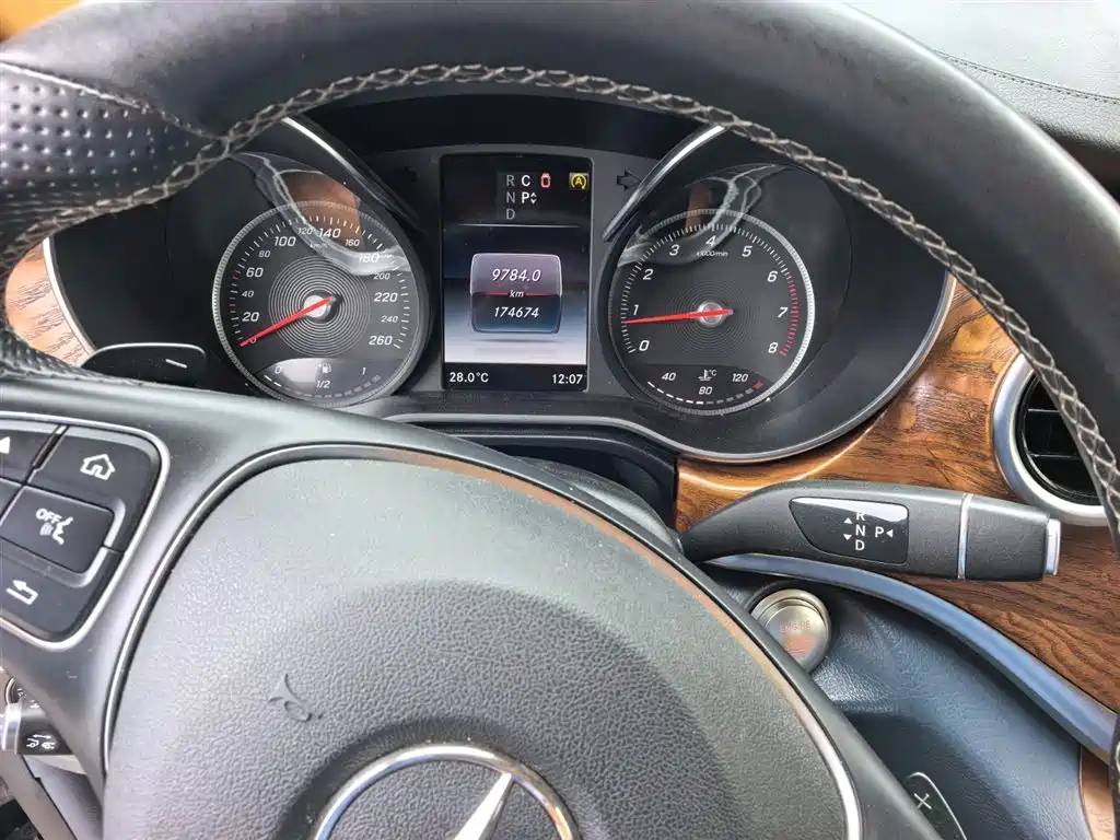 Mercedes-Benz V-Class 2019 — фото 15