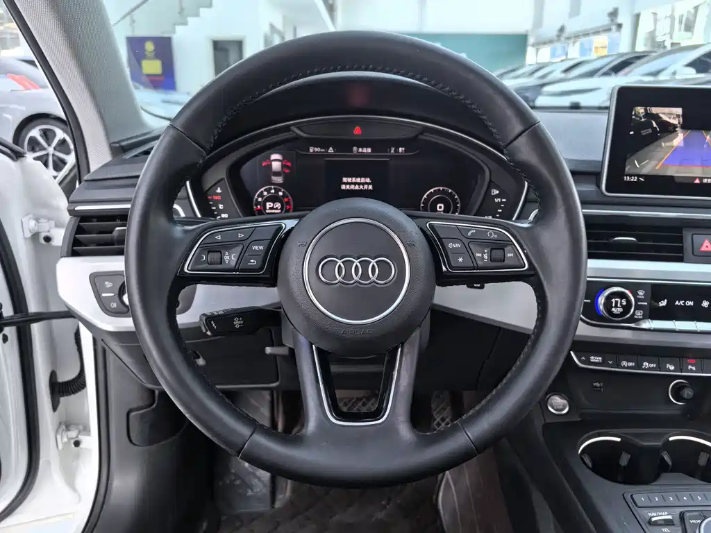 Audi A4L 2019 — фото 8
