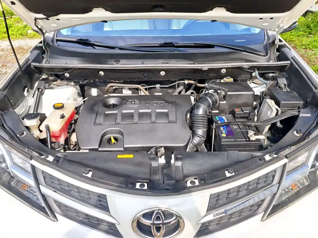 Toyota RAV4 2015 — фото 27