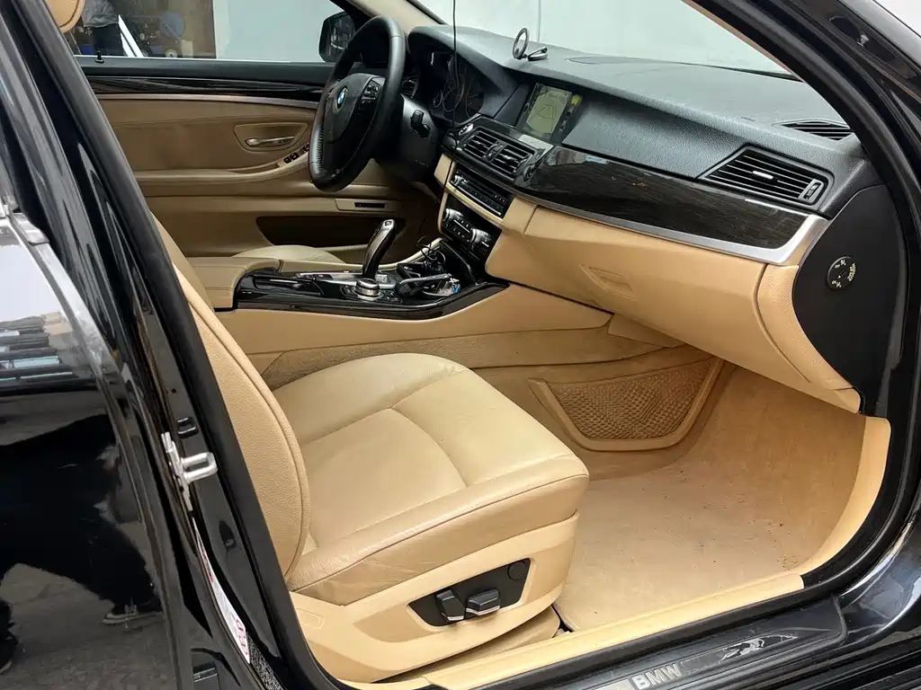 BMW 5 Series 2012 — фото 13