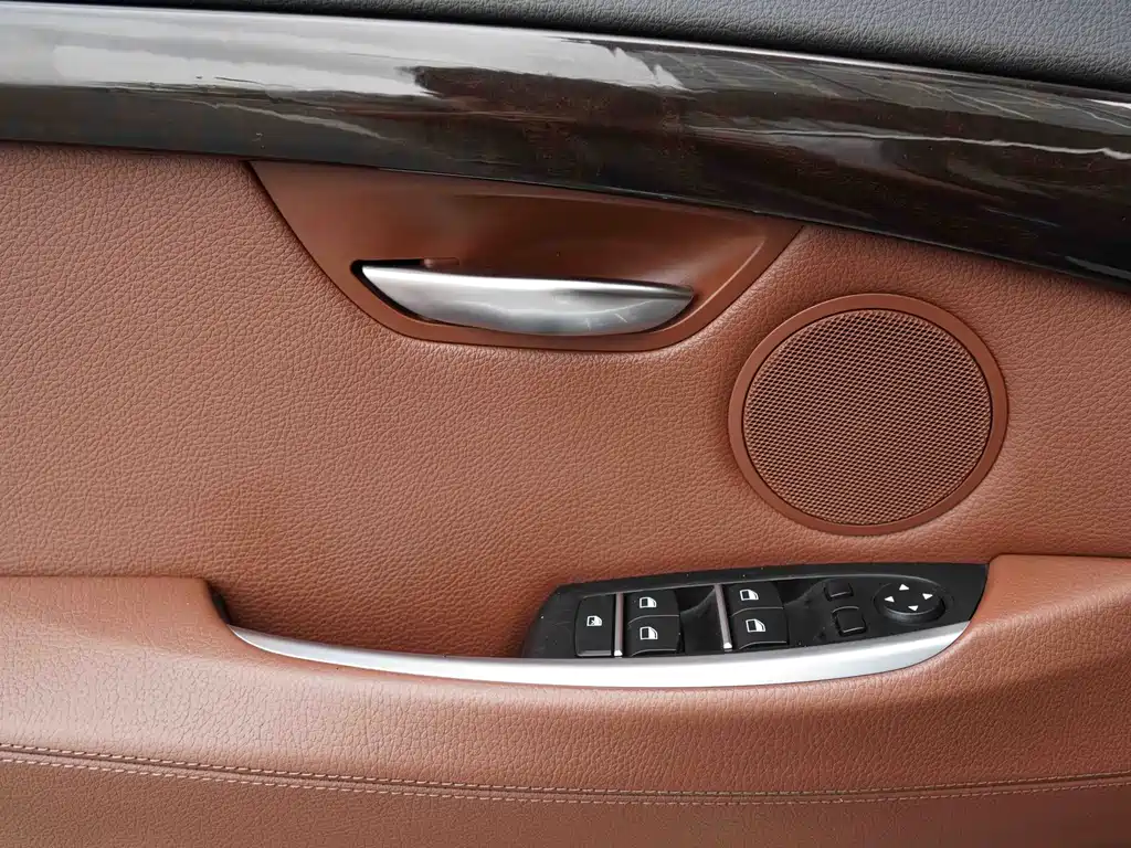 BMW 5 Series GT 2013 — фото 21