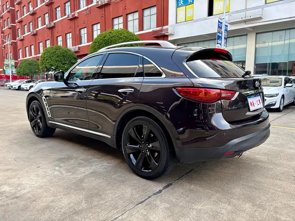Infiniti QX70 2014 — фото 19