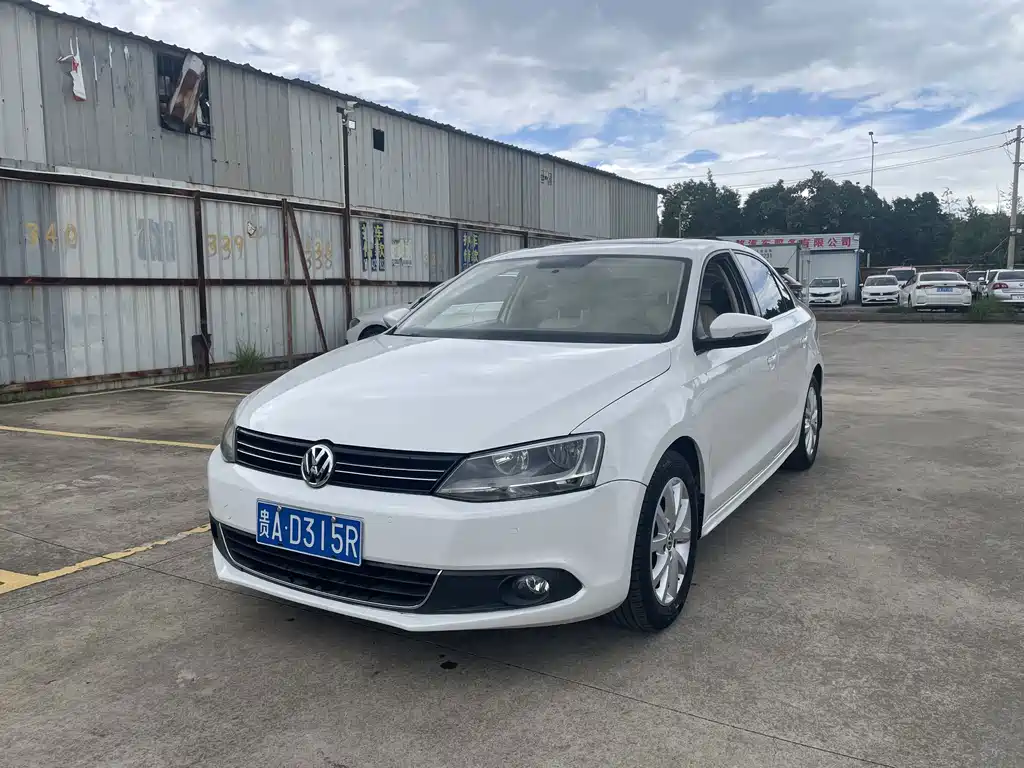 Volkswagen Sagitar 2013