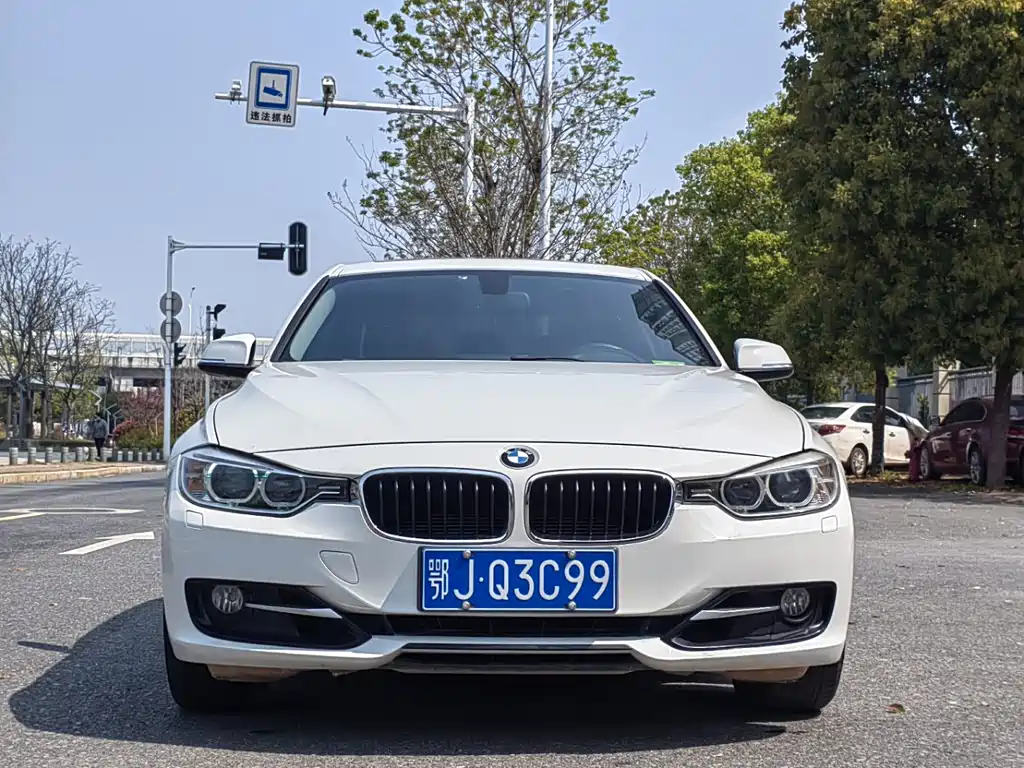 BMW 3 Series 2015 — фото 1