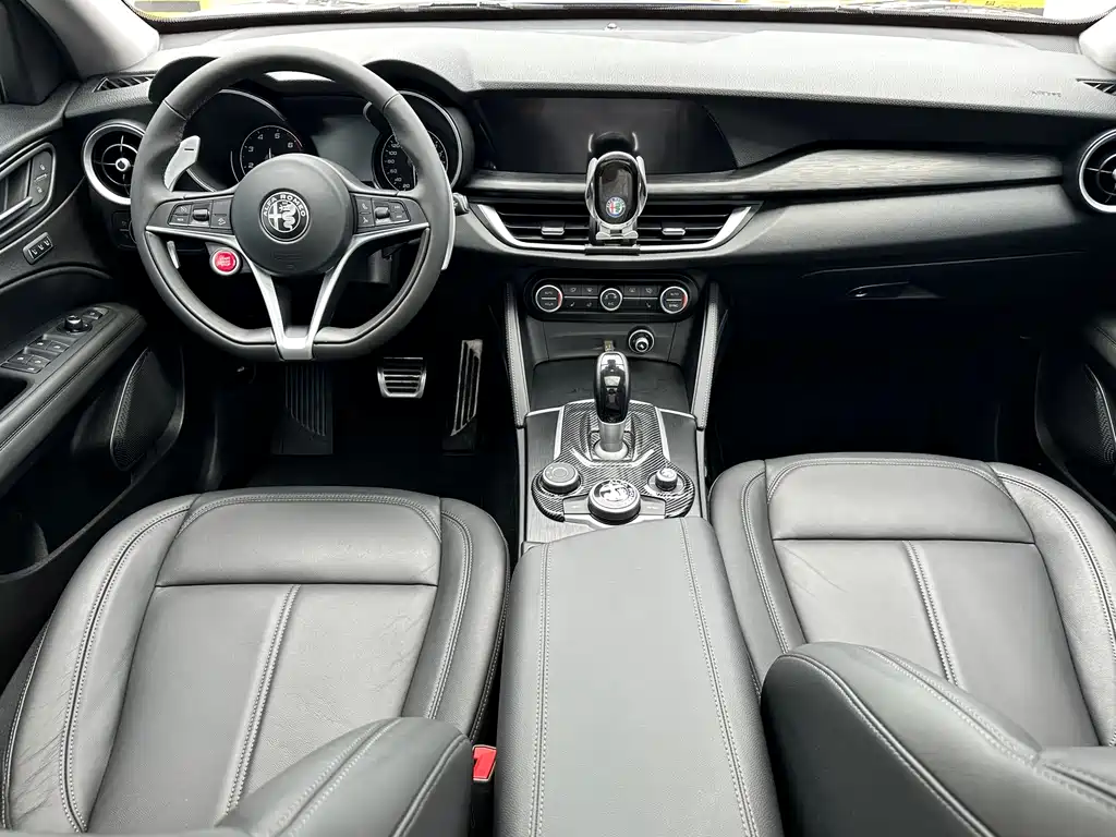 Alfa Romeo Stelvio 2018 — фото 18