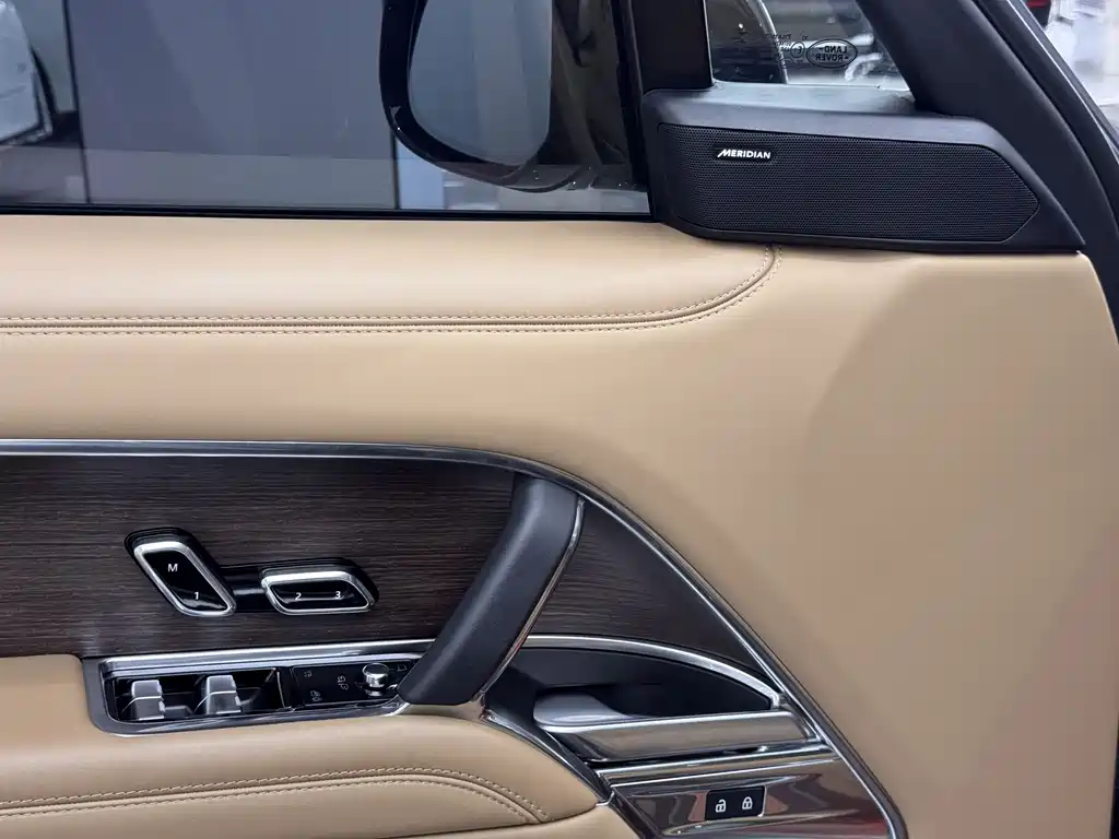 Land Rover Range Rover 2023 — фото 14
