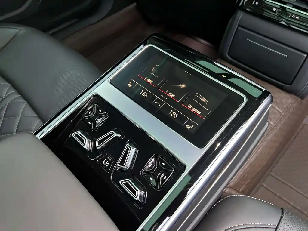 Audi A8 2022 — фото 13