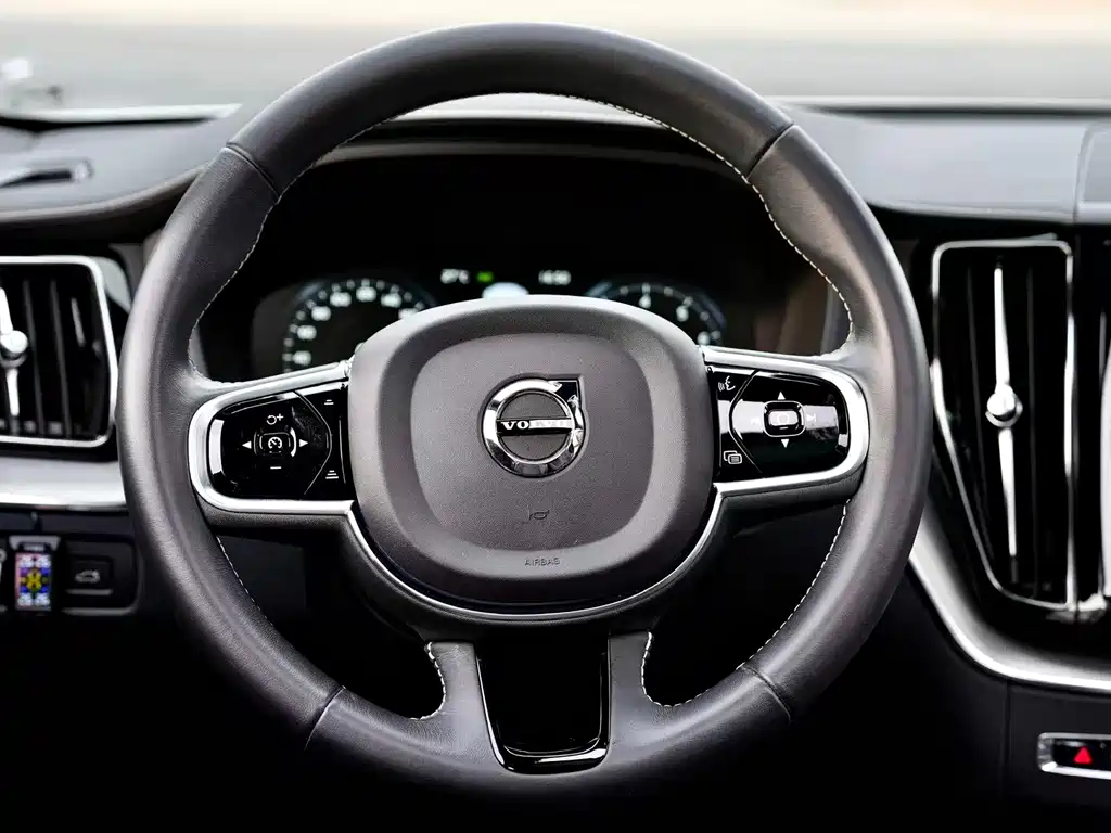 Volvo XC60 2021 — фото 18