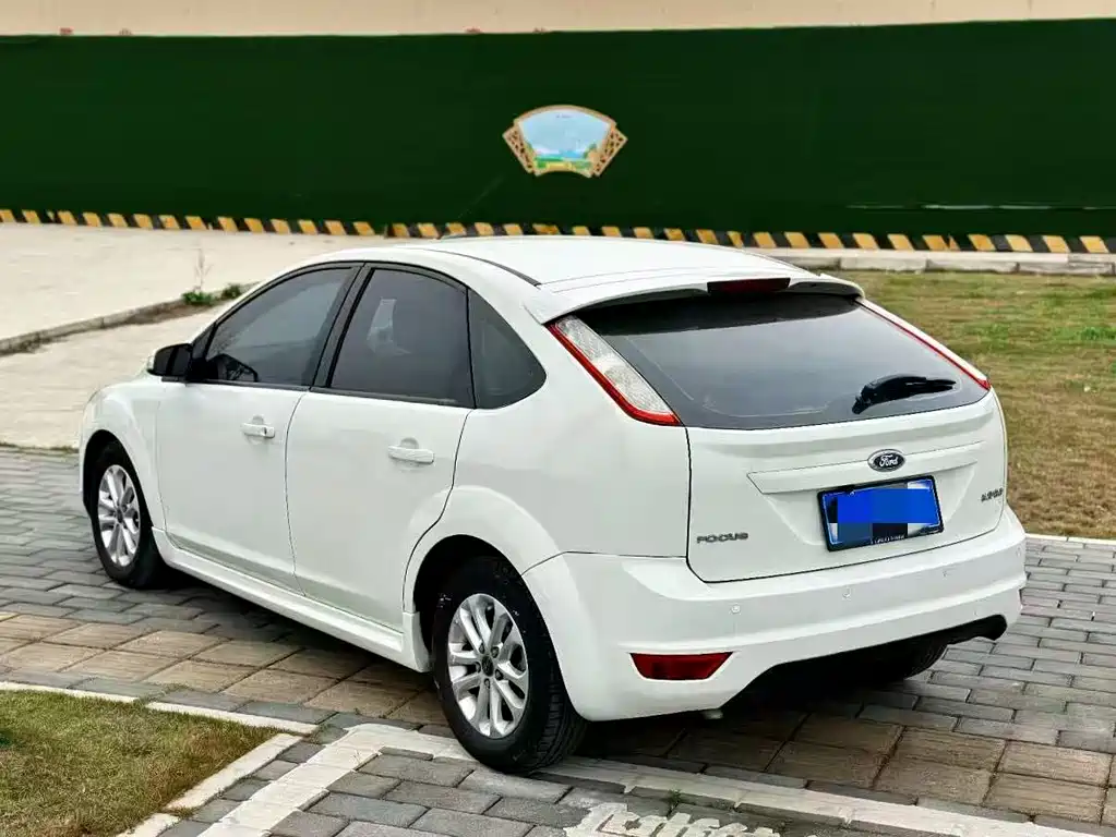 Ford Focus 2015 — фото 7