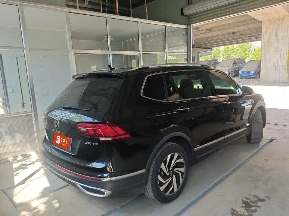 Volkswagen Tiguan L 2023 — фото 12