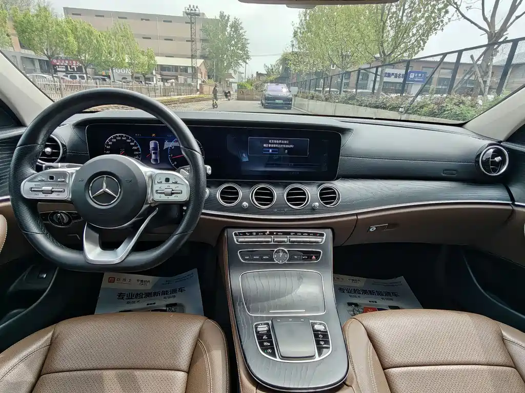 Mercedes-Benz E-Class 2019 — фото 17