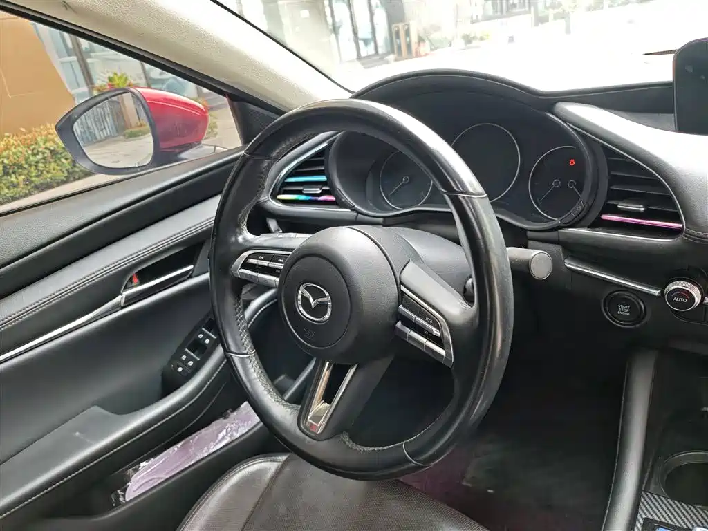 Mazda 3 Axela 2021 — фото 10