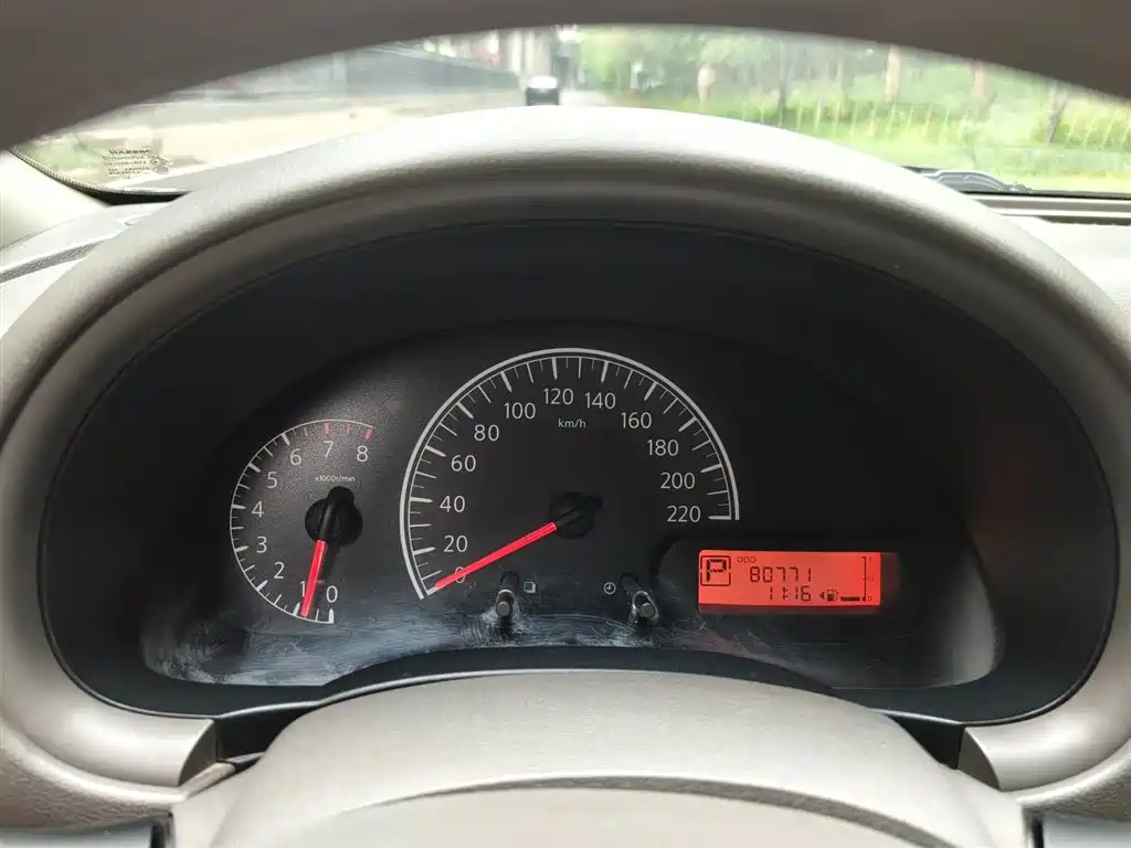 Nissan Sunny 2013 — фото 11
