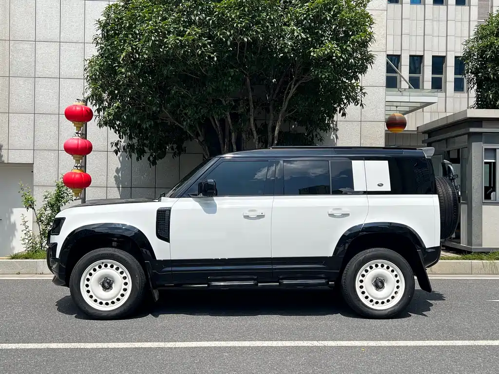 Land Rover Defender 2023 — фото 14