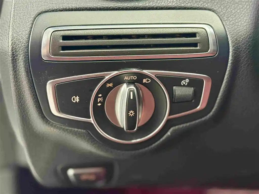 Mercedes-Benz C-Class 2018 — фото 12