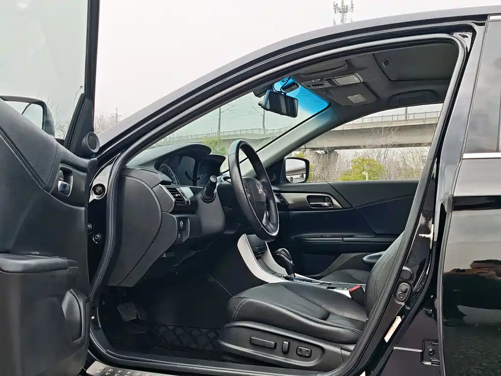 Honda Accord 2016 — фото 12