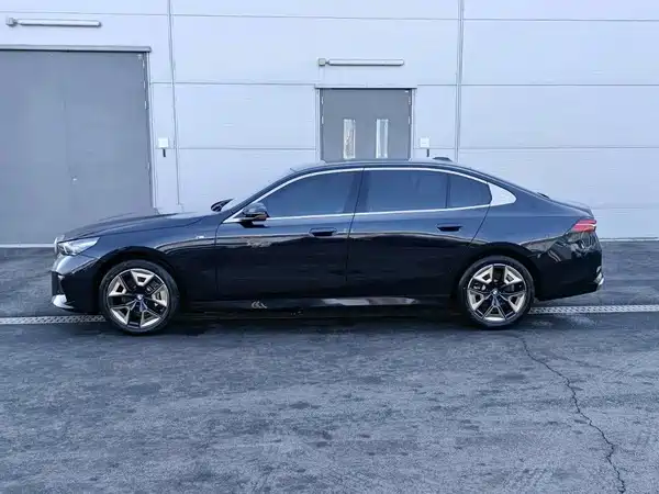 BMW 5 Series 2024