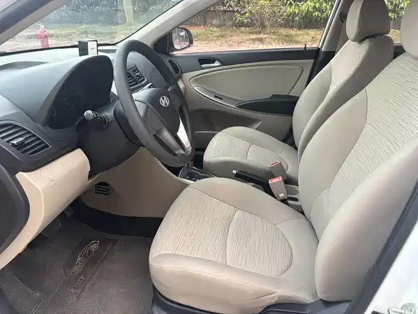 Hyundai Accent 2015