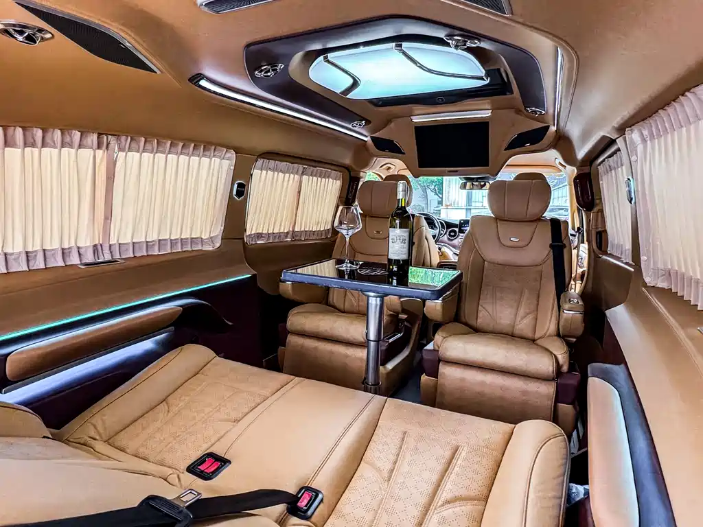Mercedes-Benz V-Class 2022 — фото 32