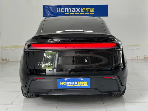 Tesla Model Y 2025