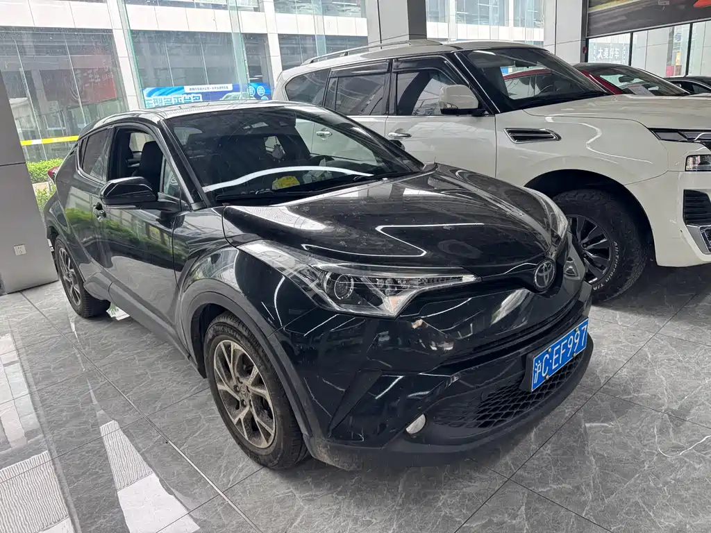 Toyota C-HR 2021 — фото 2