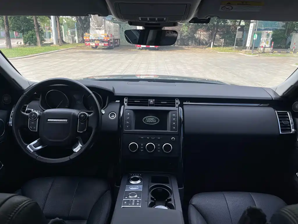 Land Rover Discovery 2018 — фото 13