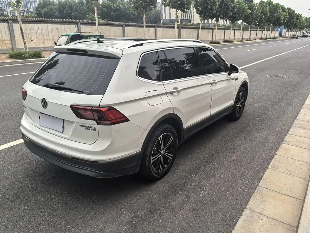 Volkswagen Tiguan L 2018 — фото 13