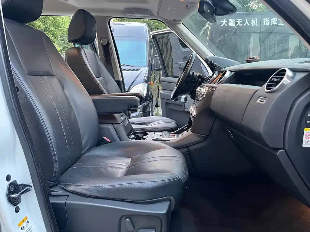 Land Rover Discovery 2015 — фото 7