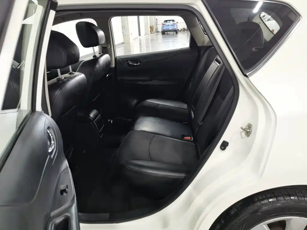 Nissan Tiida 2015 — фото 15