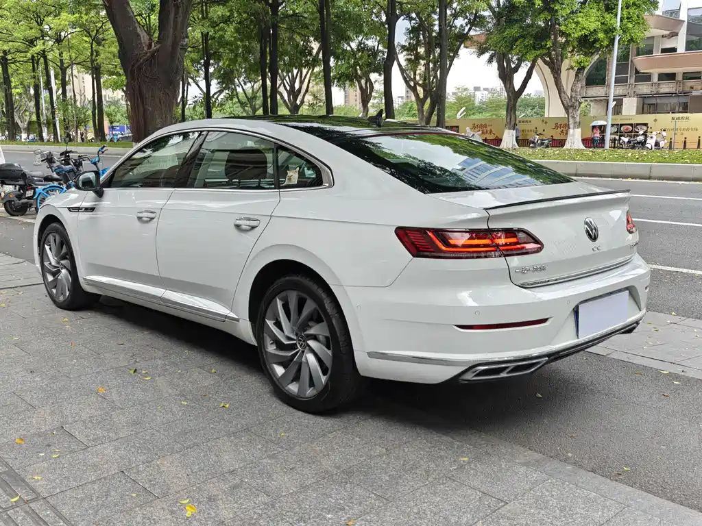 Volkswagen CC 2023 — фото 16