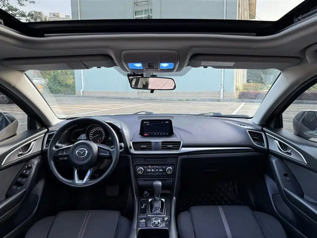 Mazda 3 Axela 2018 — фото 11