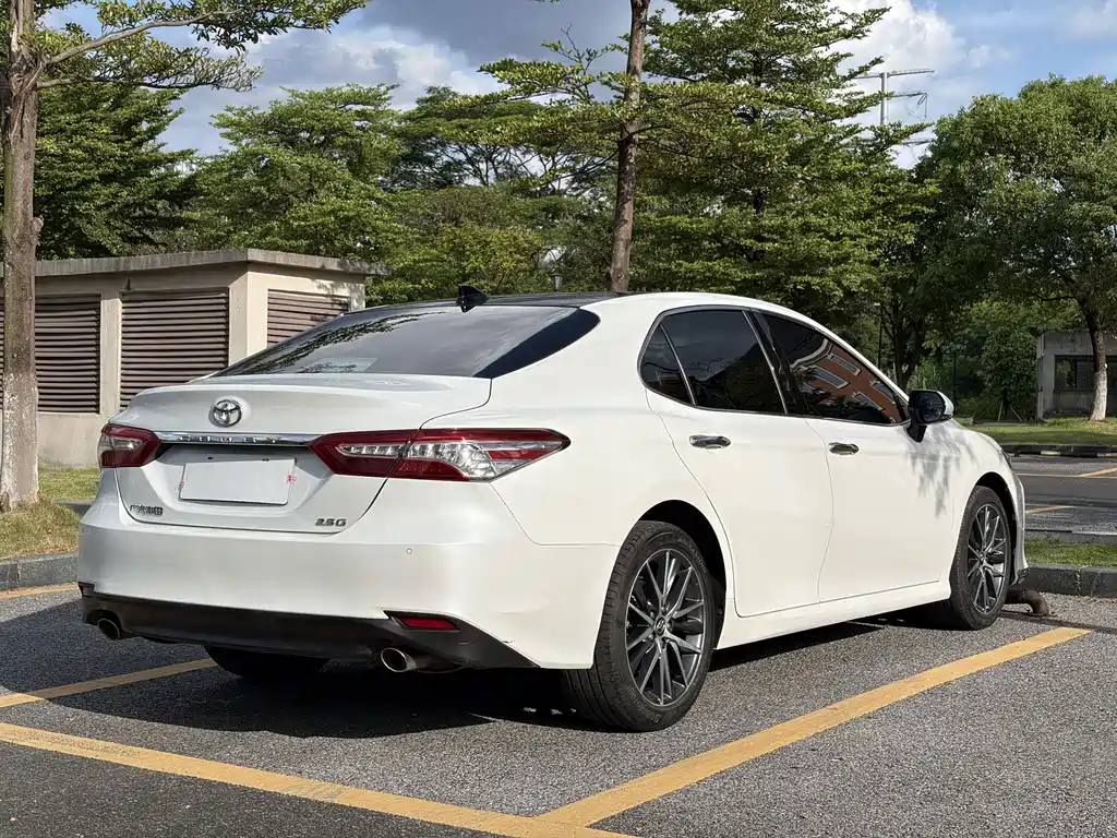 Toyota Camry 2021 — фото 6