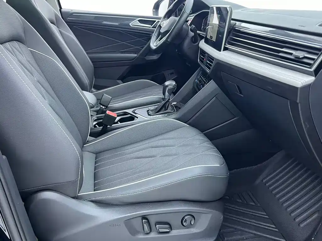 Volkswagen Tiguan L 2023 — фото 9