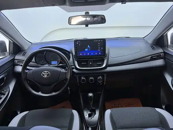Toyota Yaris L 2020