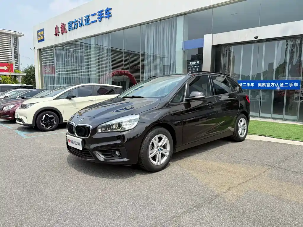 BMW 2 Series Station Wagon 2017 — фото 1