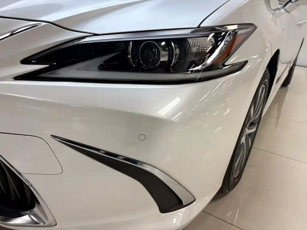 Lexus ES 2021 — фото 20