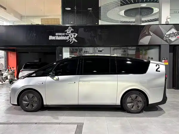 Li Auto MEGA 2025