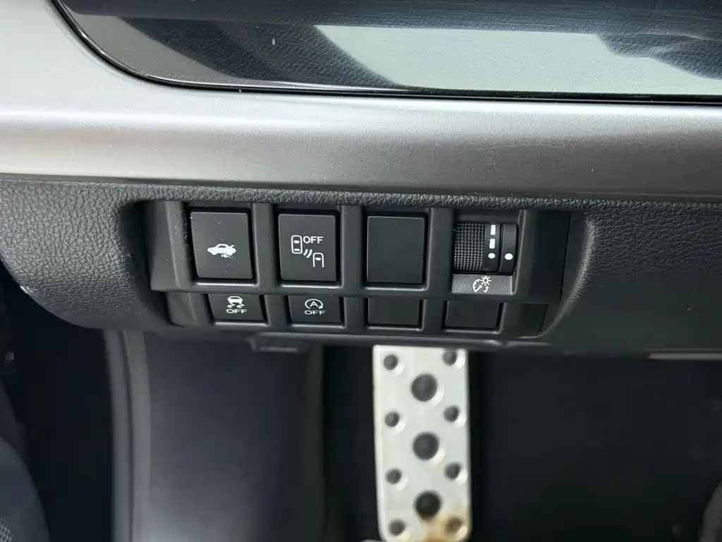 Subaru Legacy 2017 — фото 18