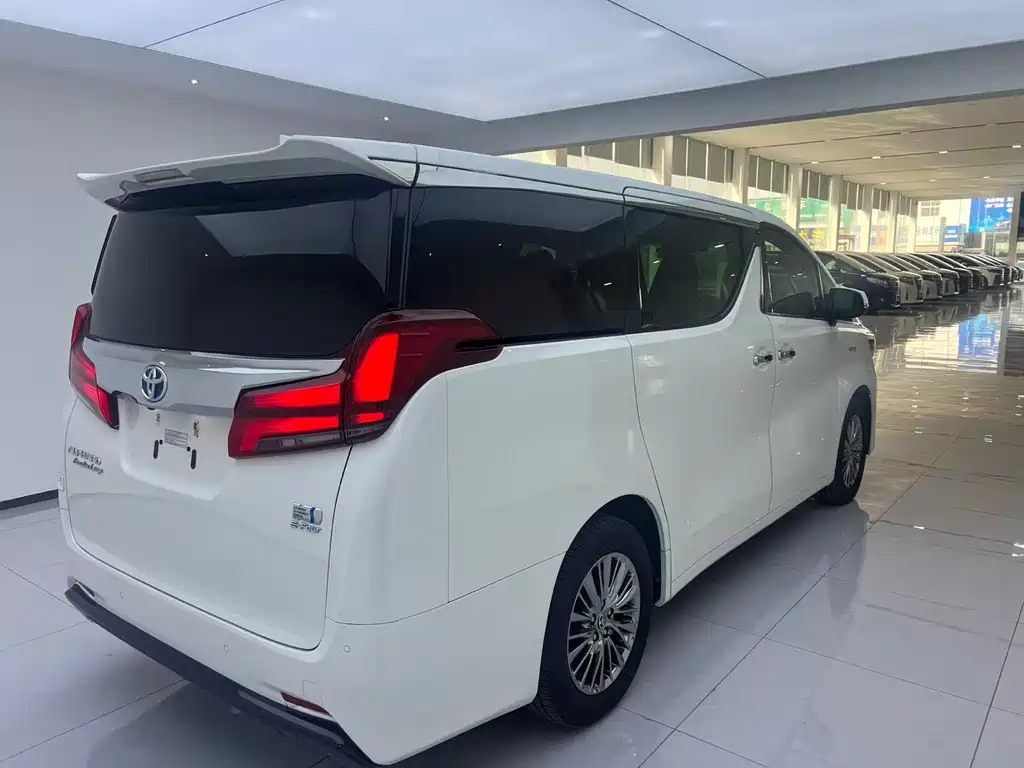 Toyota Alphard 2022 — фото 9