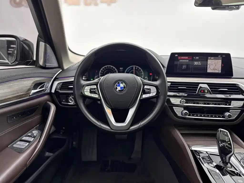 BMW 5 Series New Energy 2019 — фото 7
