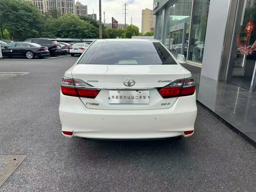 Toyota Camry 2016 — фото 9