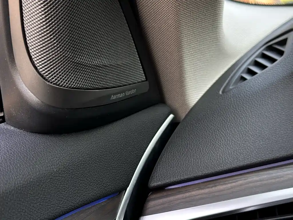 BMW 5 Series 2018 — фото 19