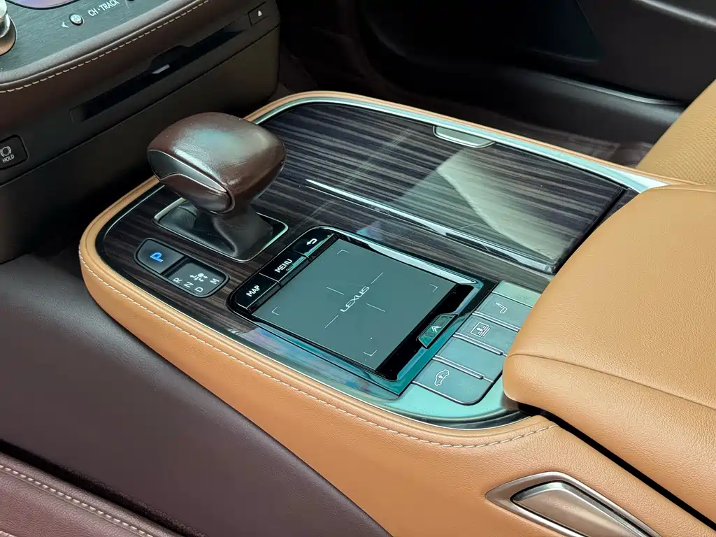 Lexus LS 2019 — фото 13