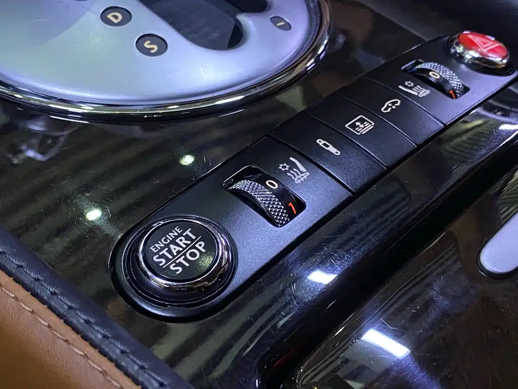 Bentley Flying Spur 2012 — фото 13