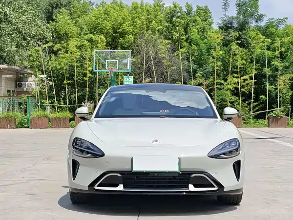 Xiaomi SU7 2024