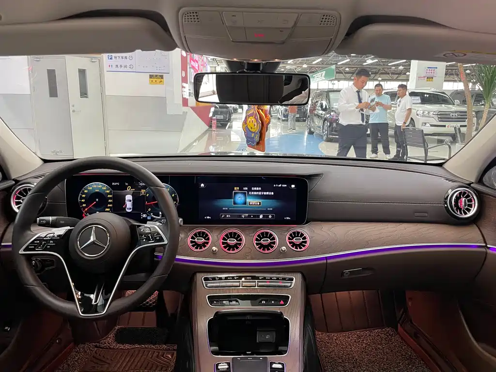 Mercedes-Benz E-Class 2023 — фото 16