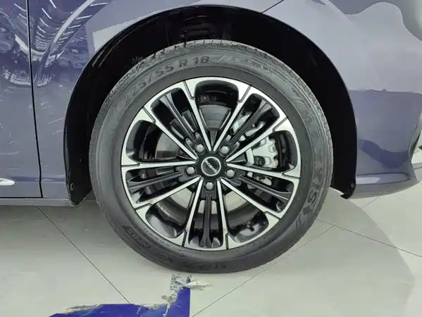 Roewe iMAX8 2022