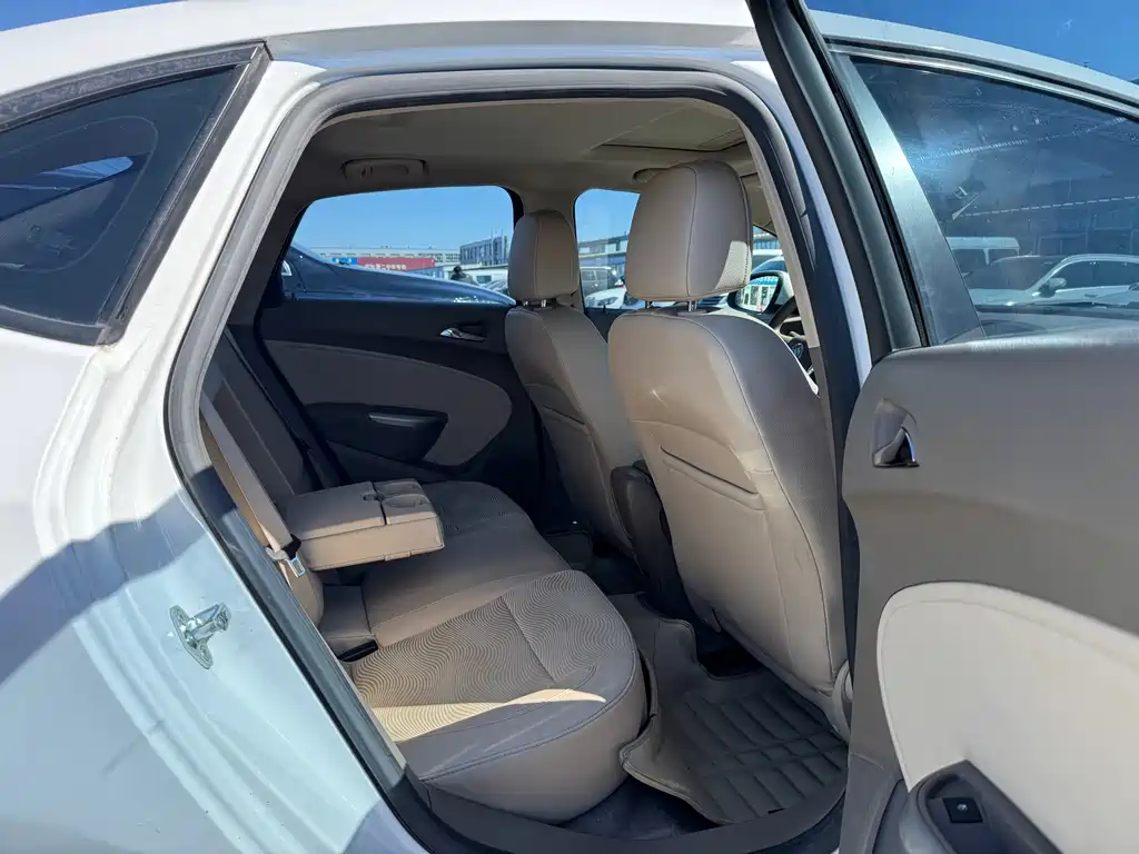 Buick Excelle 2013 — фото 11