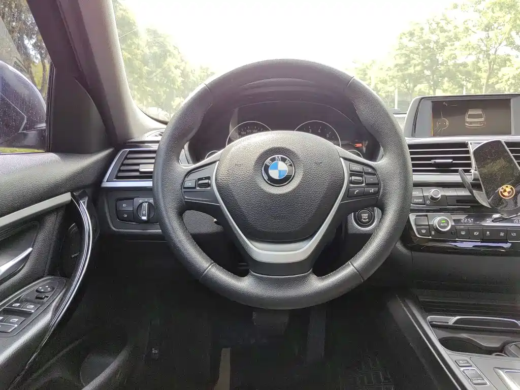 BMW 3 Series 2016 — фото 29